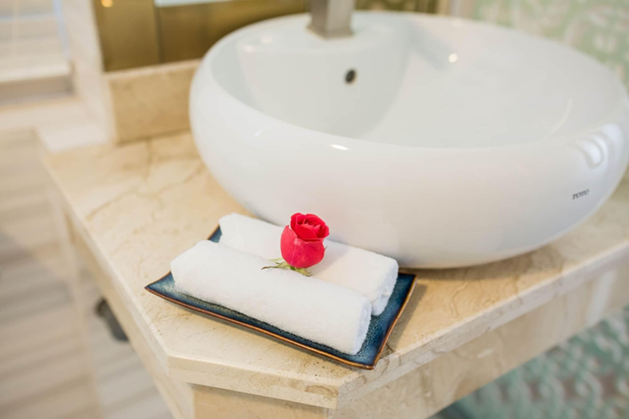 Little Hanoi Deluxe Hotel מראה חיצוני תמונה